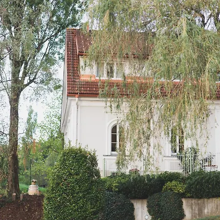 Alojamento de Acomodação e Pequeno-almoço Casa Firmenich Eckberg